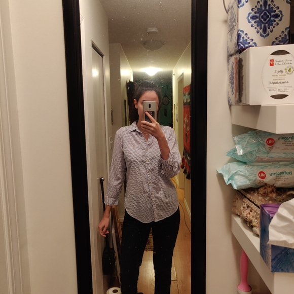 Button-down white shirt w blue dots + gold buttons - Picture 2 of 5